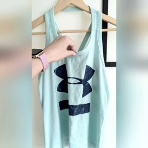 Under armour tank top. Size xs/s.